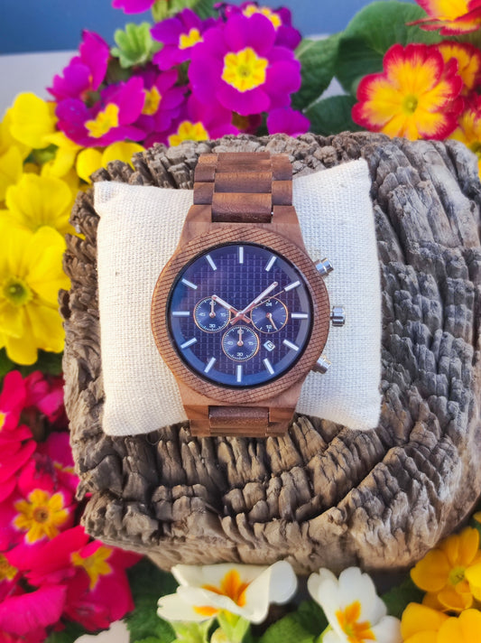 Orologio in legno di noce
