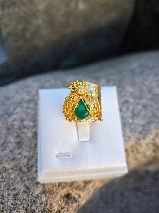 Anello regolabile con ape e radice di smeraldo