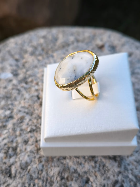 Anello regolabile in howlite