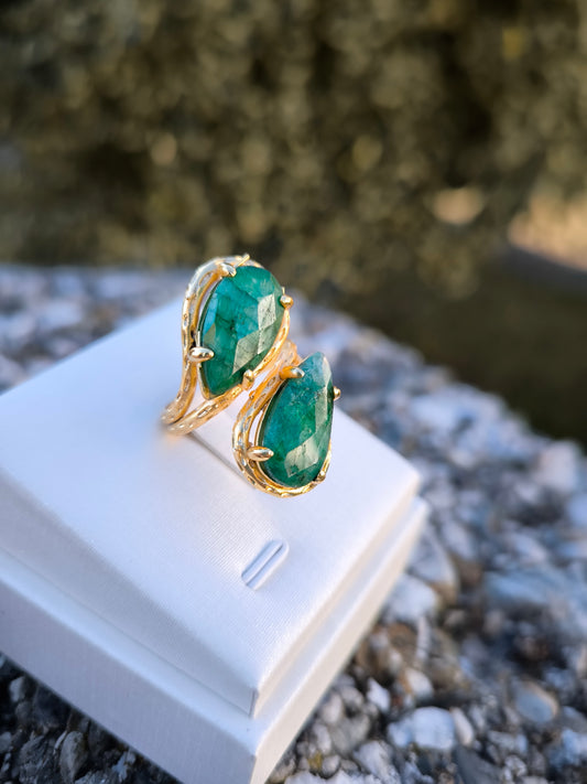 Anello in radice di smeraldo