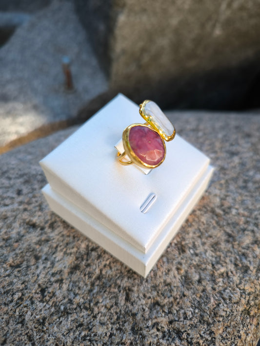 Anello regolabile con radice di rubino e perla